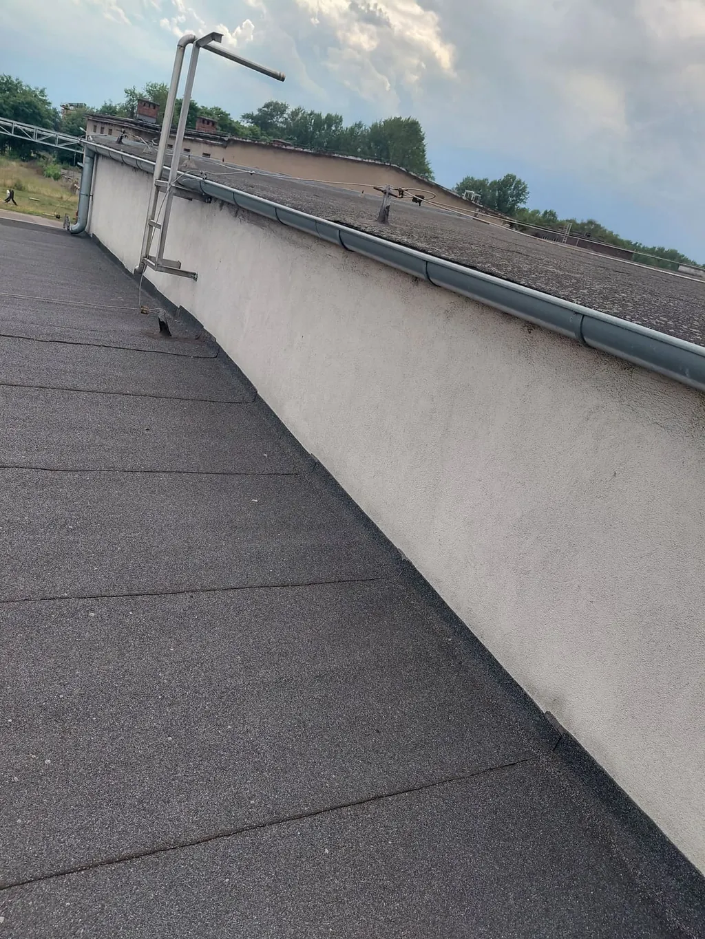 Kładzenie papy termozgrzewalnej na dachu — realizacja 8